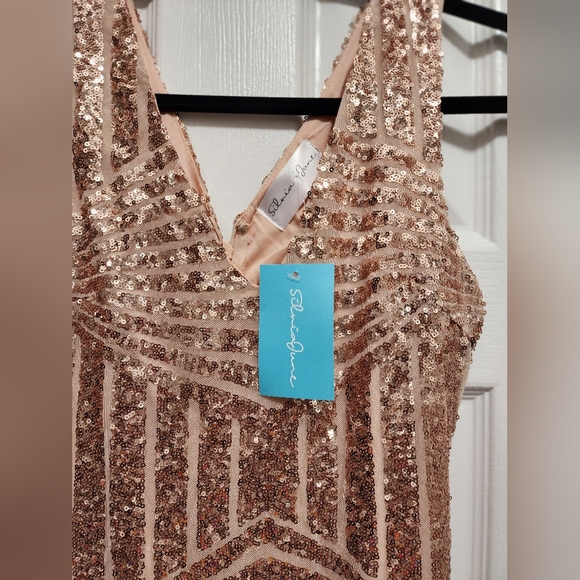 Rose Gold sequin gown - Picture 4 of 6